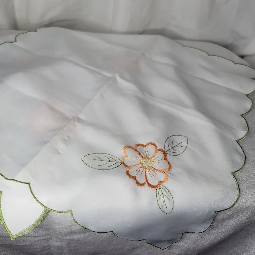 White  Yellow Orange Green Floral Flower Set of 4 Napkins Appx 19 x 19 In Kohls